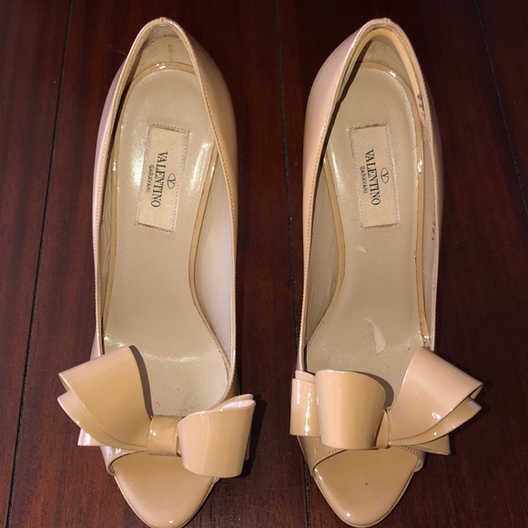 tan patent leather heels